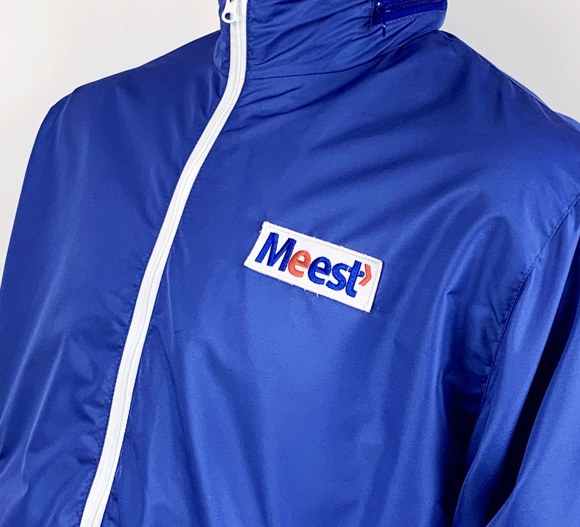 Брендированные куртки с логотипом